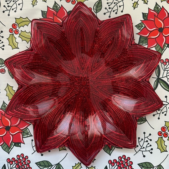 Festive Red Poinsettia Plates - Picture 6 of 8